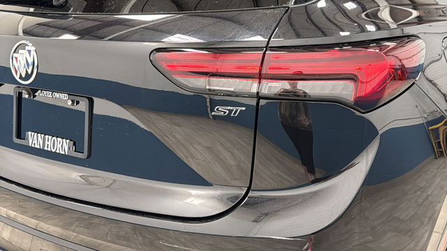Used 2023 Buick Envision Essence w/ Sport Touring Package AWD/4WD image 37