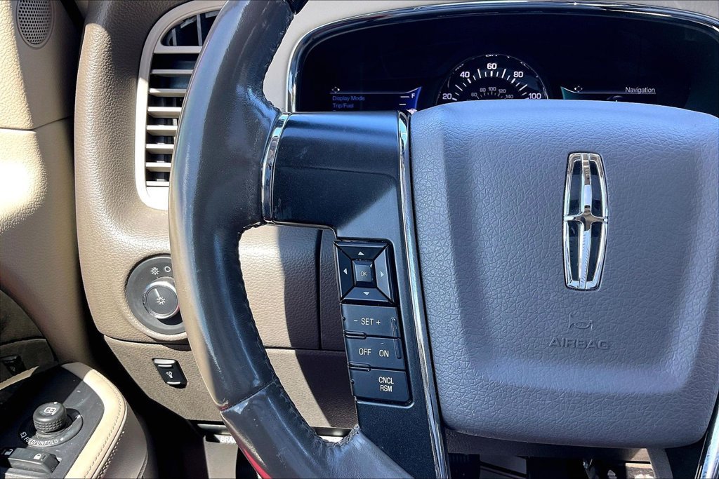 Used 2016 Lincoln Navigator L Select RWD image 12