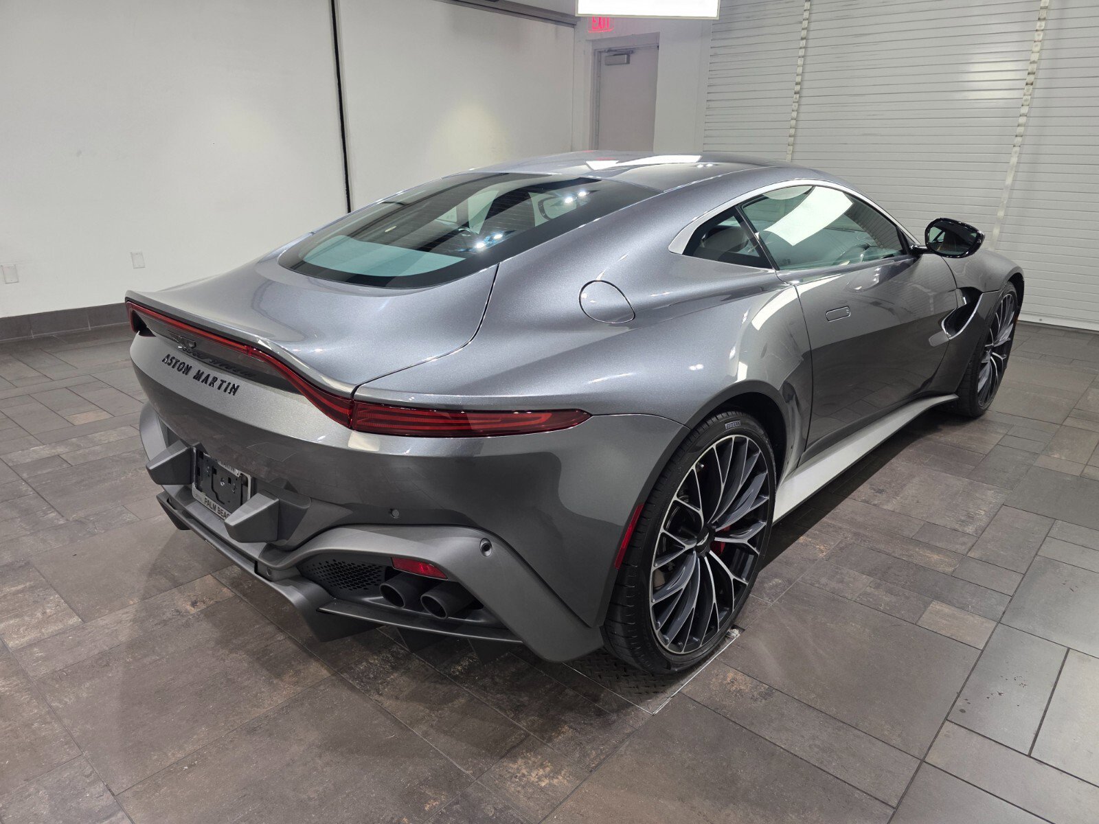 Used 2023 Aston Martin V8 Vantage Coupe image 24