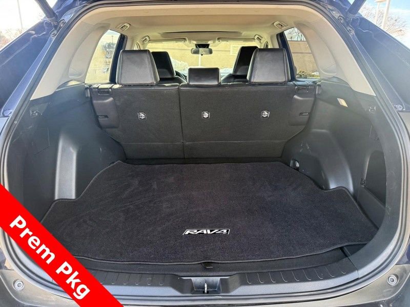 Used 2022 Toyota RAV4 XLE Premium w/ Carpet Mat Package (TMS) image 5