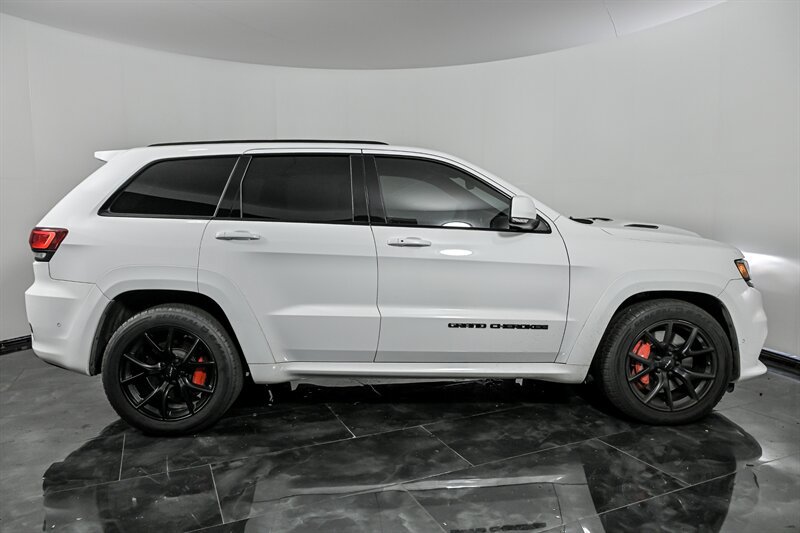 Used 2019 Jeep Grand Cherokee SRT AWD/4WD image 10