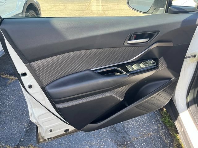 Used 2021 Toyota C-HR Limited FWD image 7