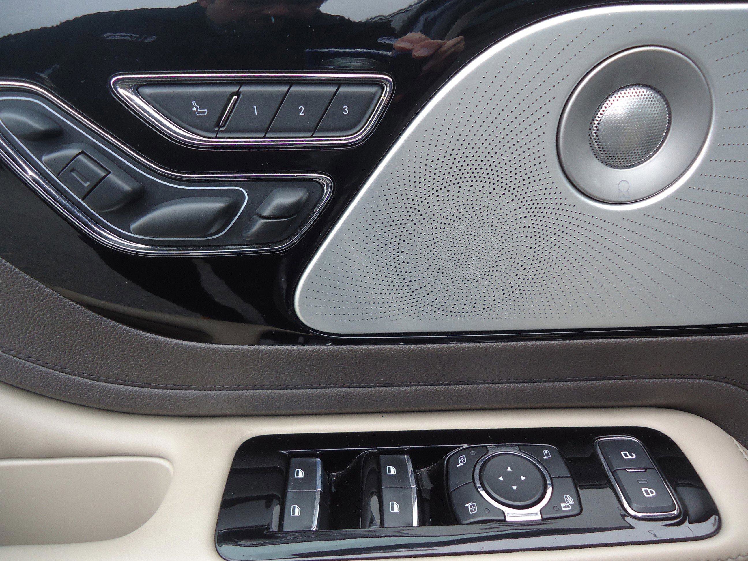 Used 2021 Lincoln Aviator Reserve w/ Equipment Group 202A image 24