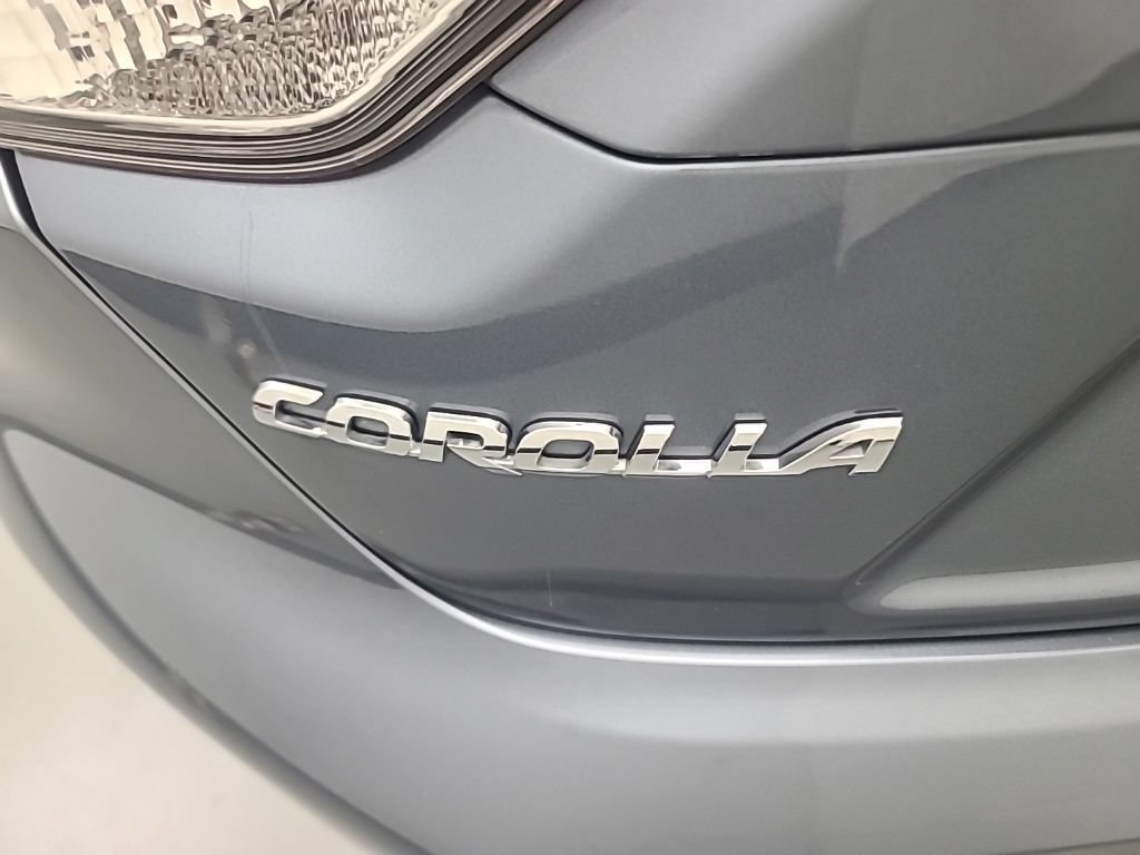 Used 2025 Toyota Corolla LE FWD image 12
