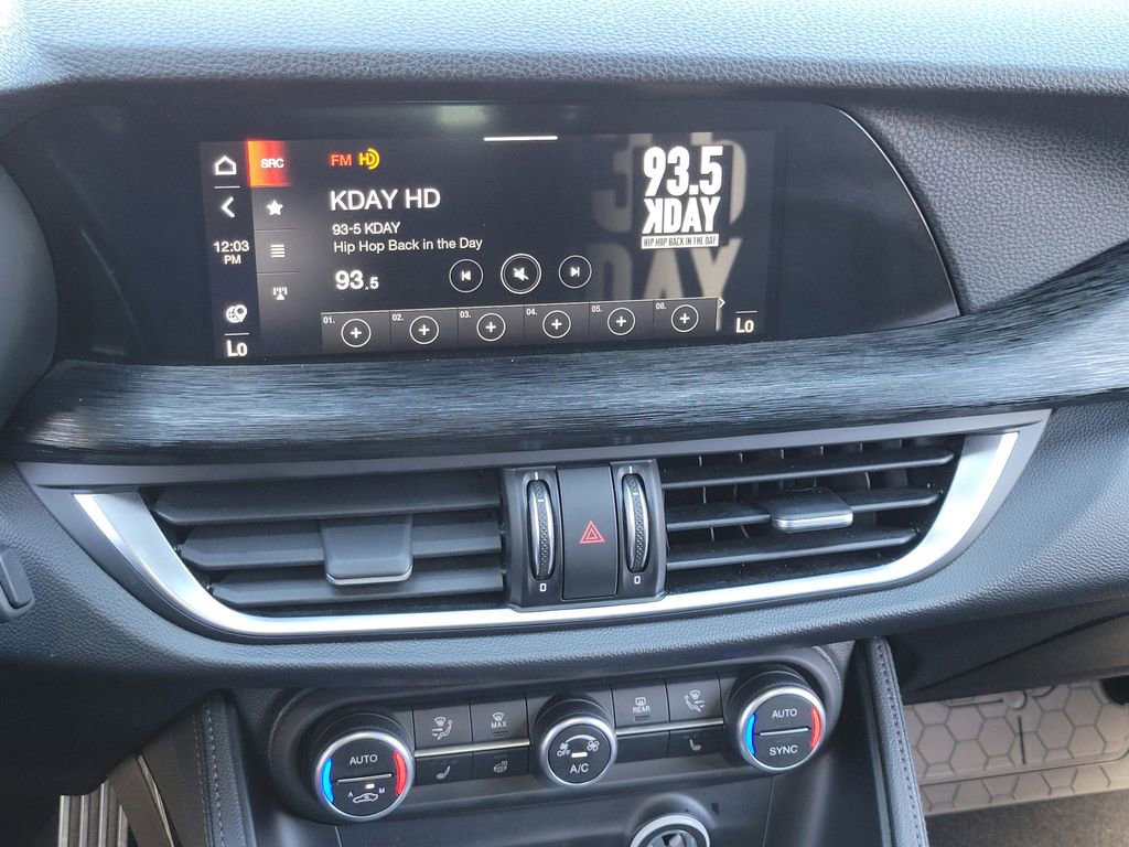 Used 2024 Alfa Romeo Stelvio Sprint image 9