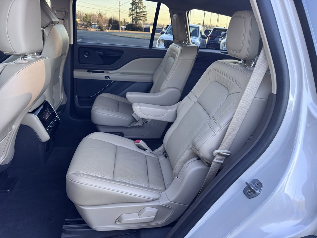 Used 2023 Lincoln Aviator Reserve w/ Equipment Group 201A image 32