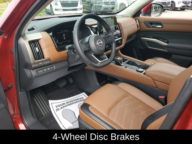 Certified 2025 Nissan Pathfinder Platinum w/ Black Appearance Package AWD/4WD image 28