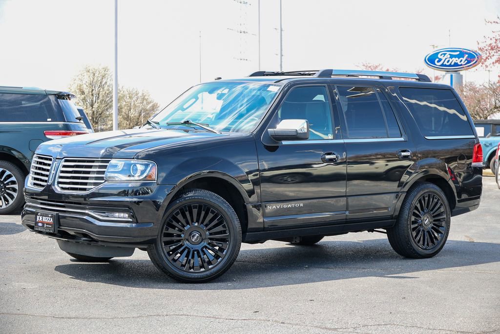 Used 2017 Lincoln Navigator Select image 15
