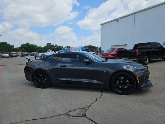 Used 2018 Chevrolet Camaro SS RWD image 4