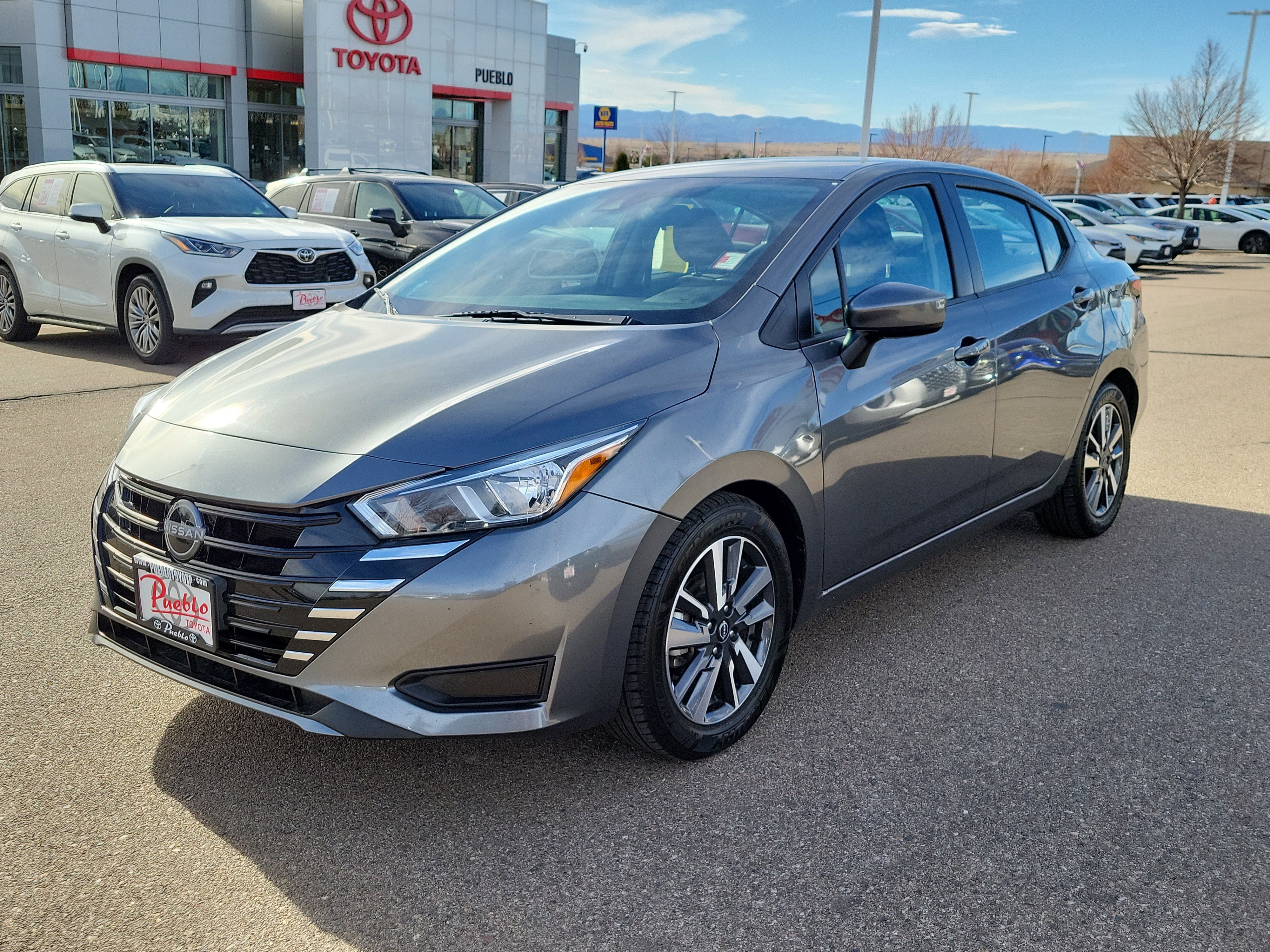 Used 2023 Nissan Versa SV image 4