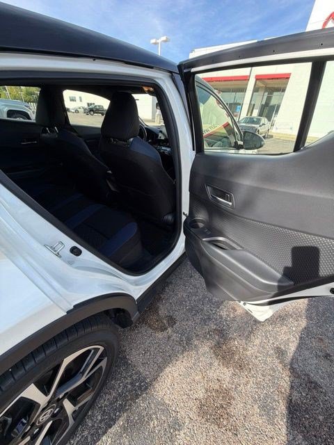 Used 2020 Toyota C-HR XLE FWD image 8