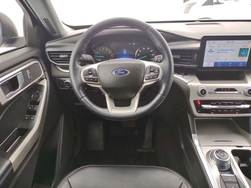 Used 2022 Ford Explorer XLT w/ Equipment Group 202A image 13