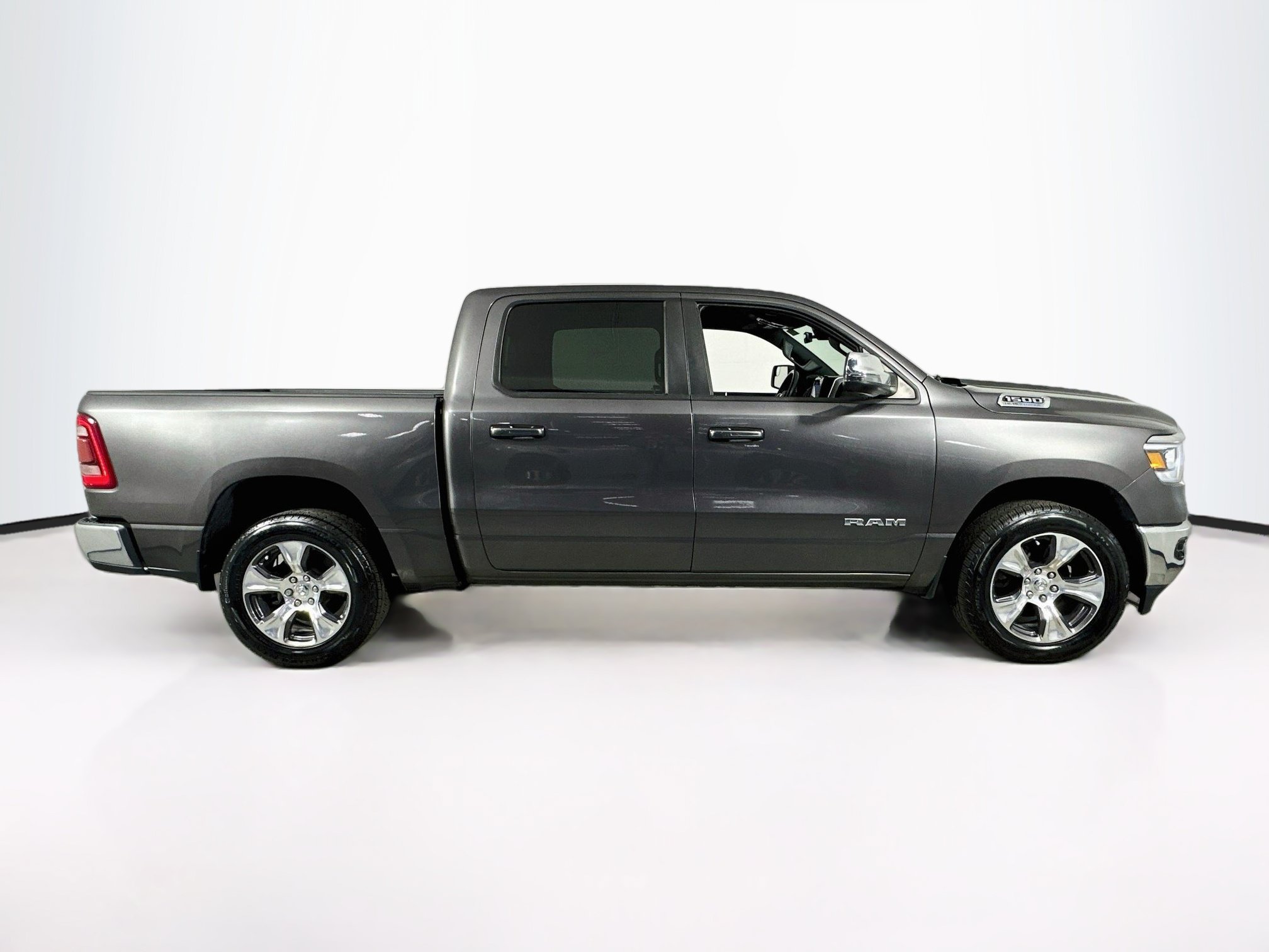 Used 2023 RAM 1500 Laramie AWD/4WD image 4
