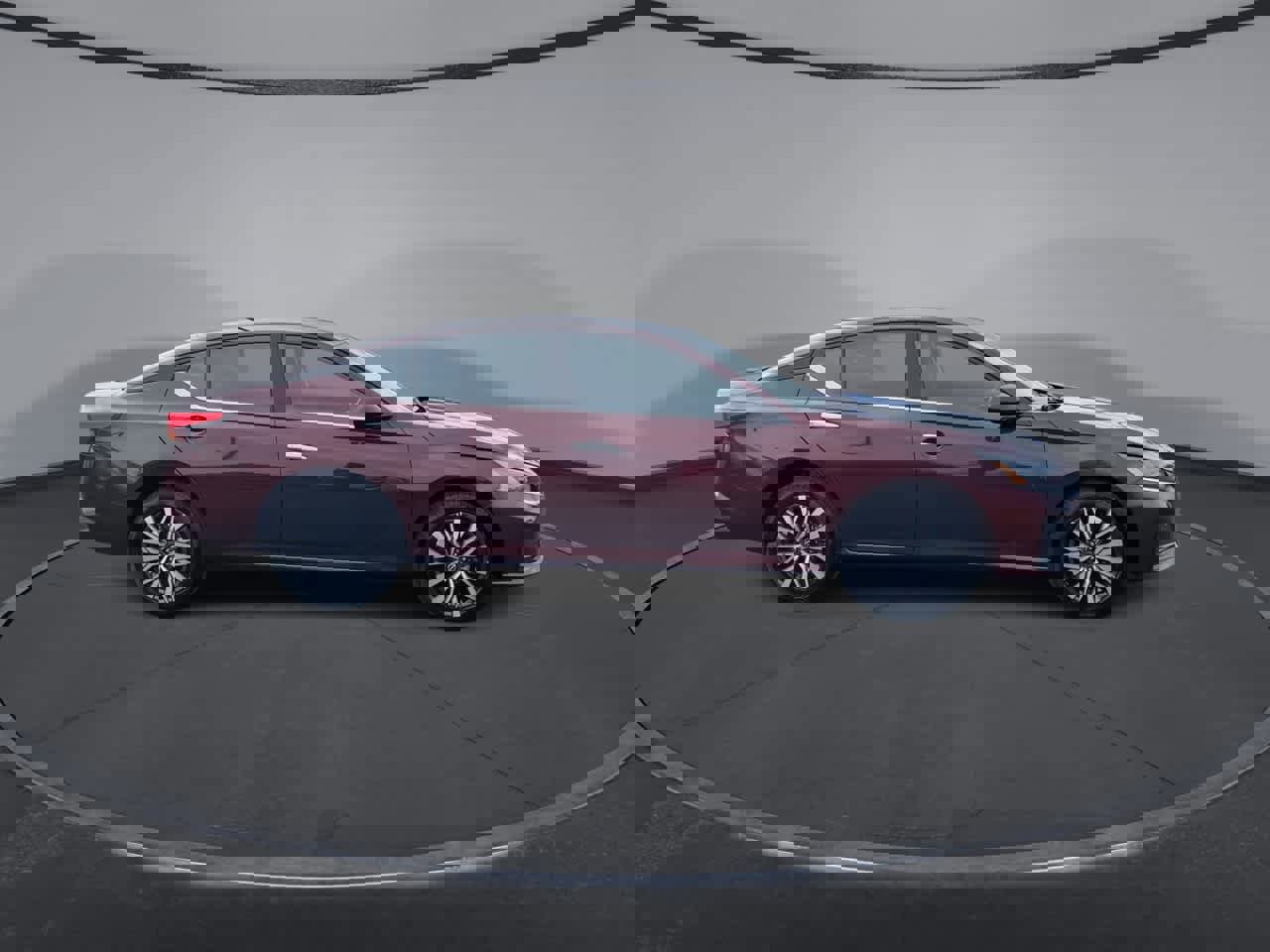 Used 2025 Nissan Altima 2.5 SV image 9