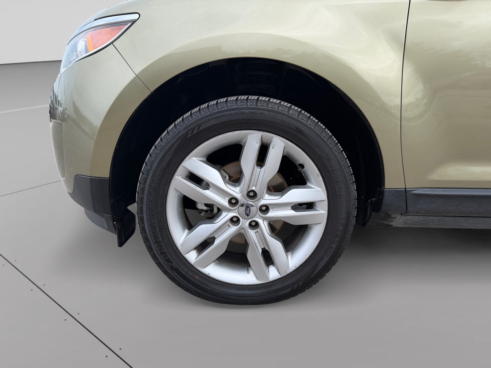 Used 2013 Ford Edge Limited FWD image 9