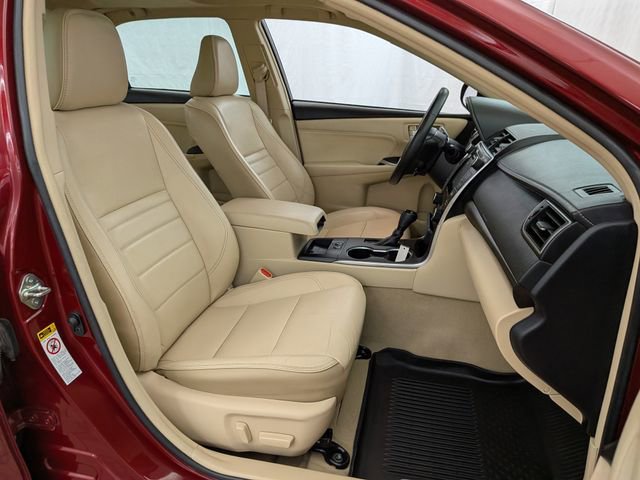Used 2017 Toyota Camry XLE w/ Moonroof Package FWD image 22