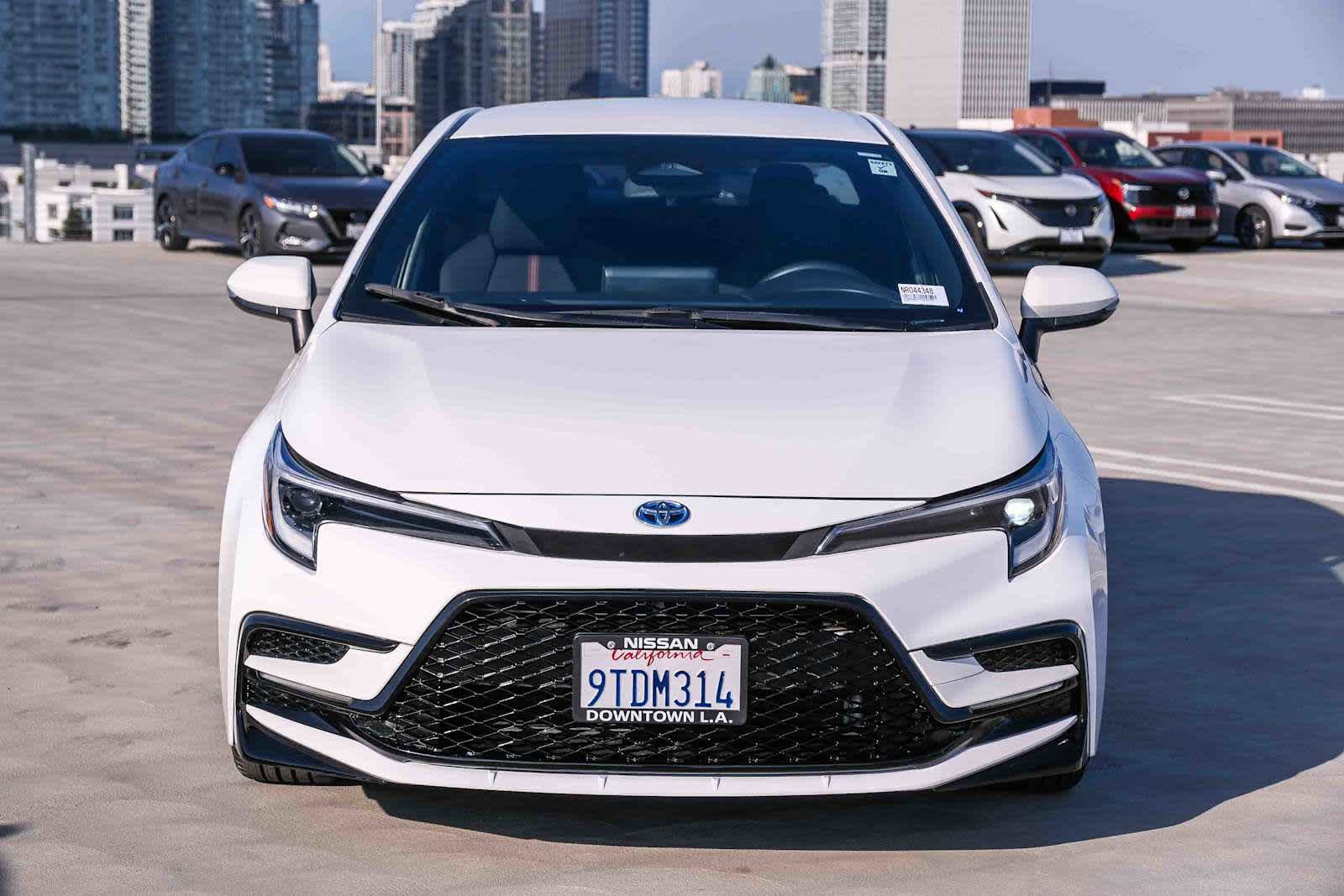 Used 2025 Toyota Corolla SE FWD image 2