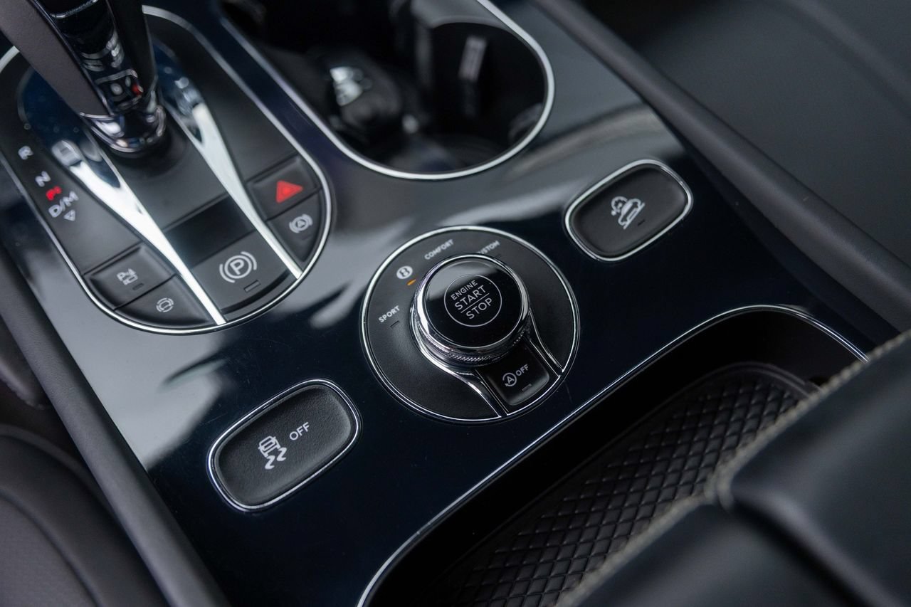 Certified 2024 Bentley Bentayga AWD/4WD image 40