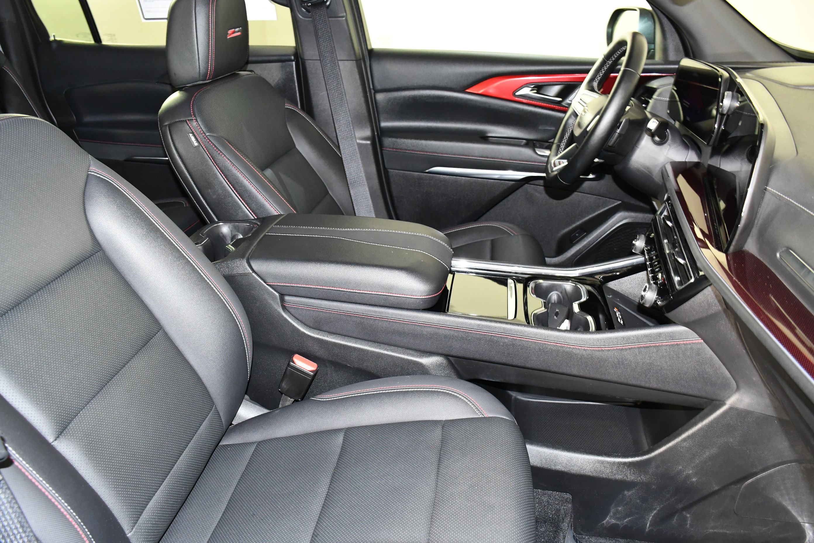 Used 2025 Chevrolet Traverse Z71 image 39