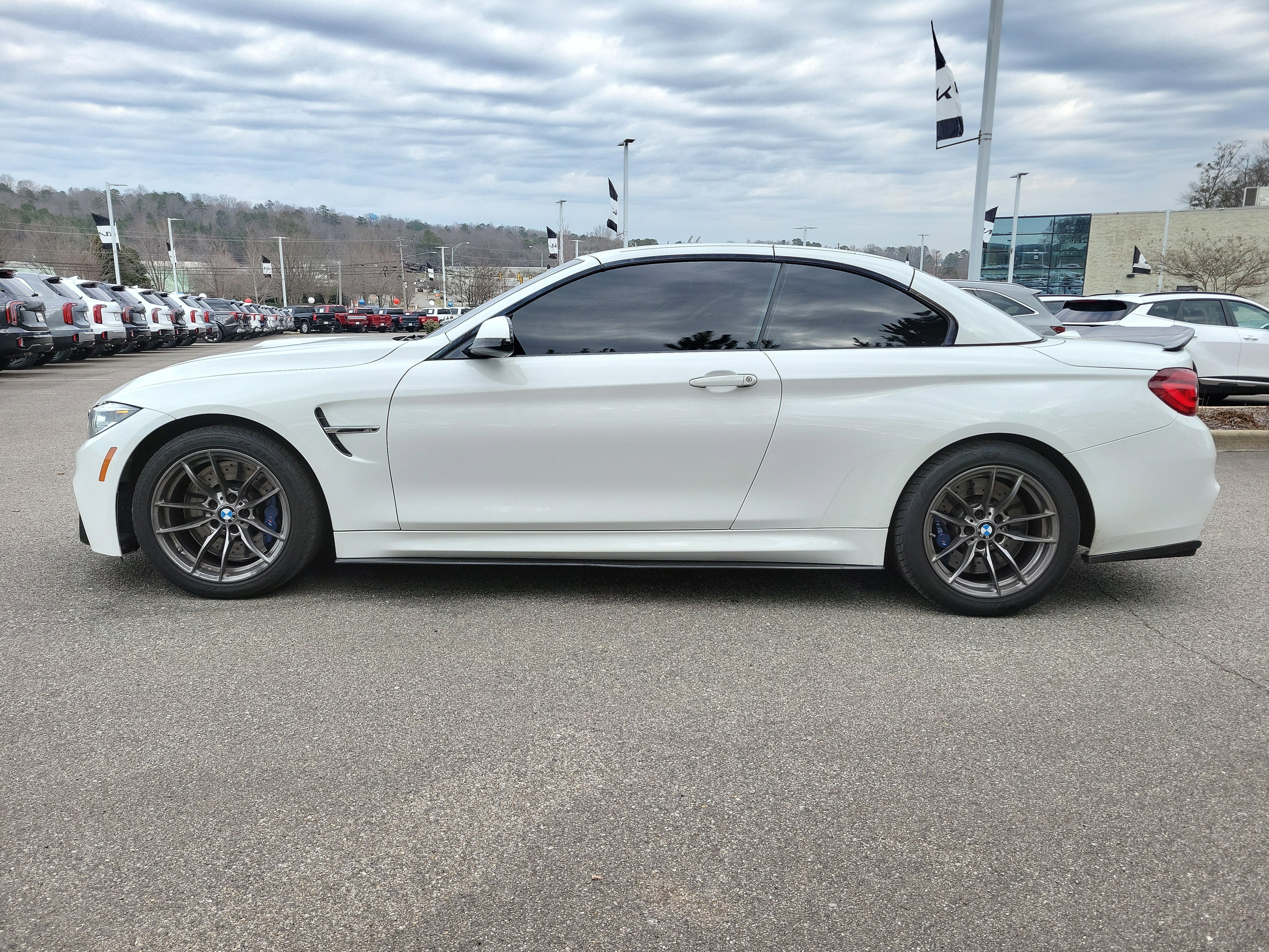 Used 2020 BMW M4 Convertible image 24