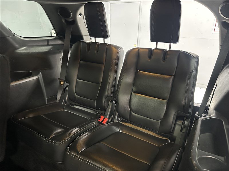 Used 2017 Ford Explorer Limited w/ Equipment Group 301A AWD/4WD image 4
