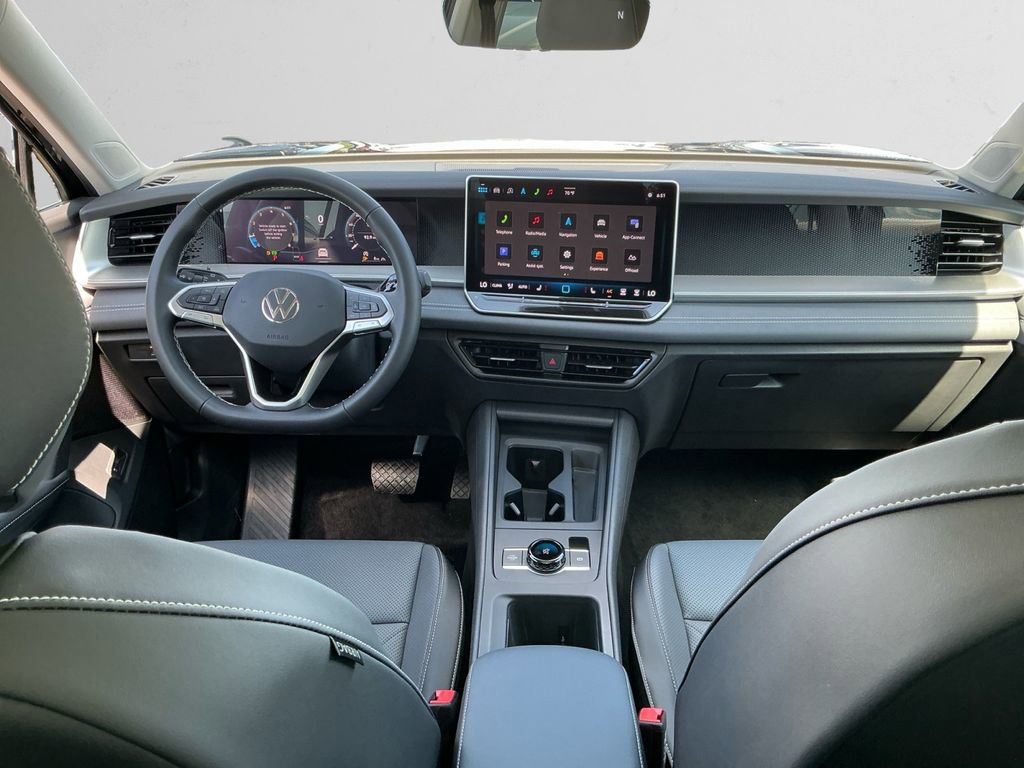 New 2025 Volkswagen Tiguan SE image 10