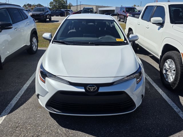 Used 2023 Toyota Corolla LE FWD image 2