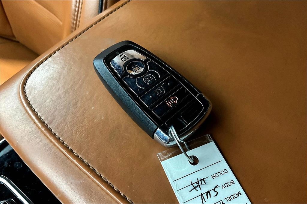 Used 2020 Lincoln Aviator Black Label Grand Touring w/ Class IV Trailer Tow Package image 13