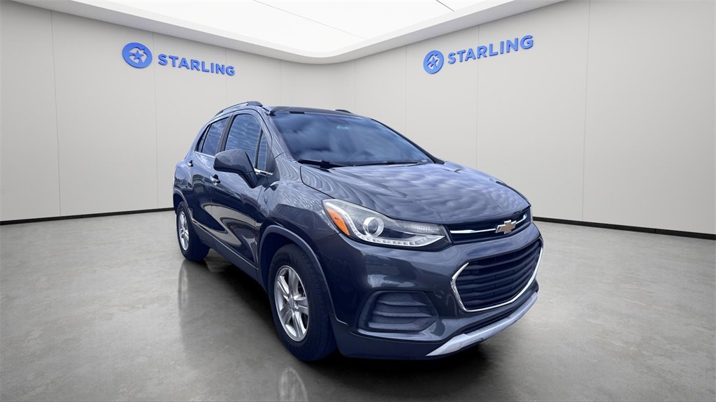 Used 2017 Chevrolet Trax LT w/ LT Convenience Package image 2
