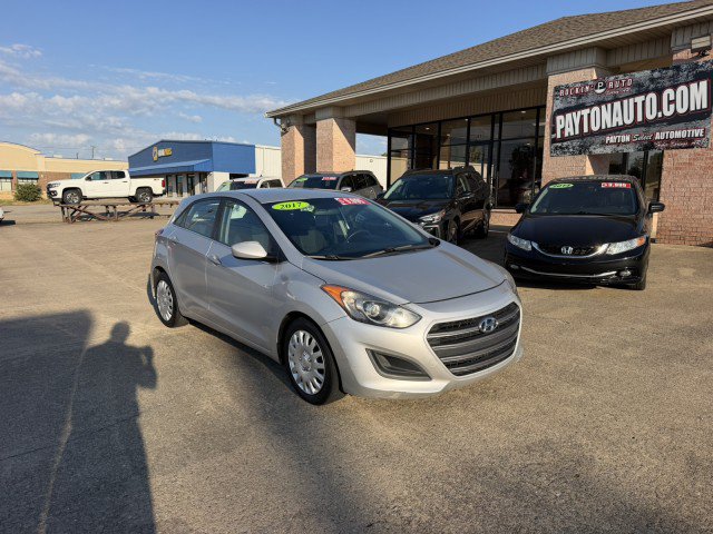 Used 2017 Hyundai Elantra GT FWD image 2