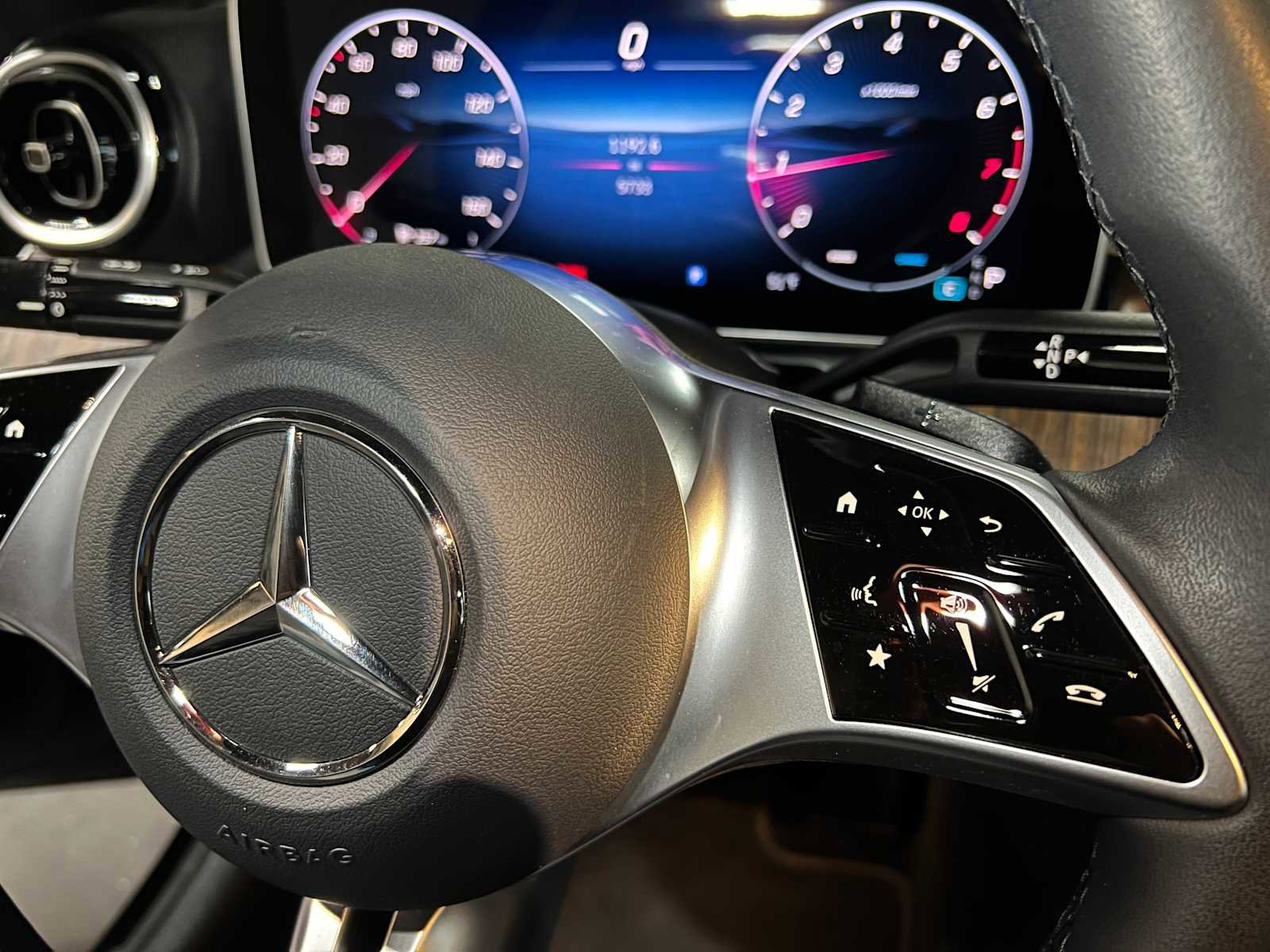 Used 2025 Mercedes-Benz C 300 4MATIC Sedan image 29