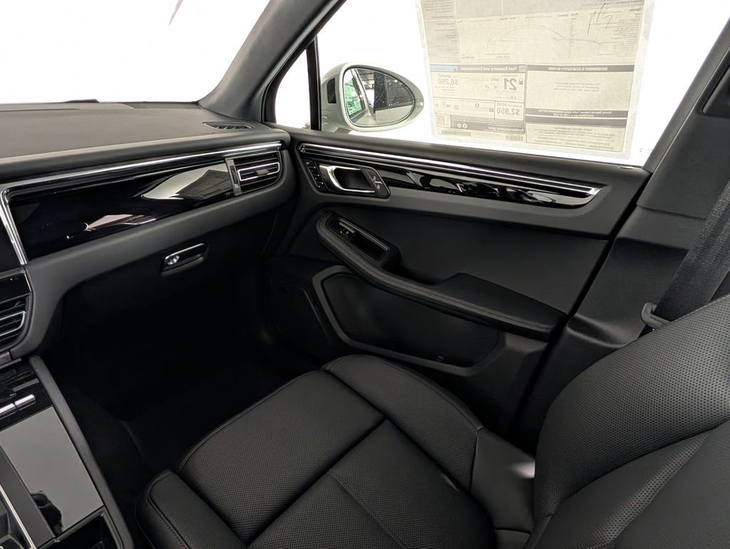New 2026 Porsche Macan image 23