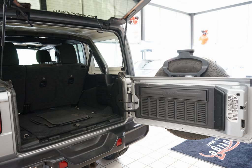 Used 2021 Jeep Wrangler Unlimited Sahara AWD/4WD image 46