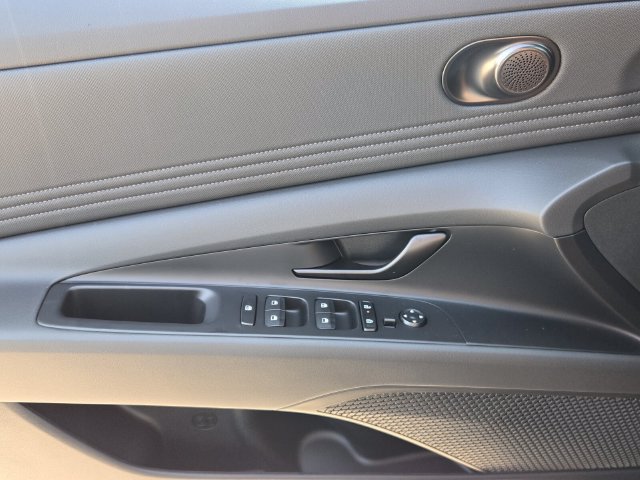 New 2026 Hyundai Elantra SEL Sport FWD image 14