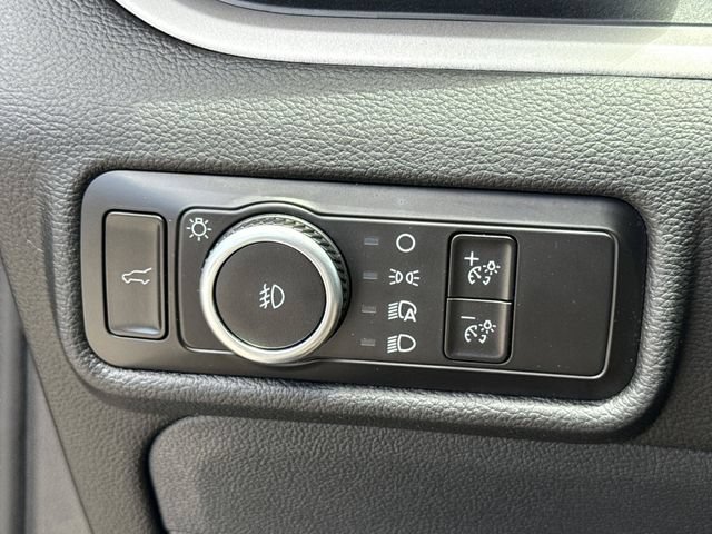 Used 2023 Ford Explorer XLT w/ Equipment Group 202A RWD image 39
