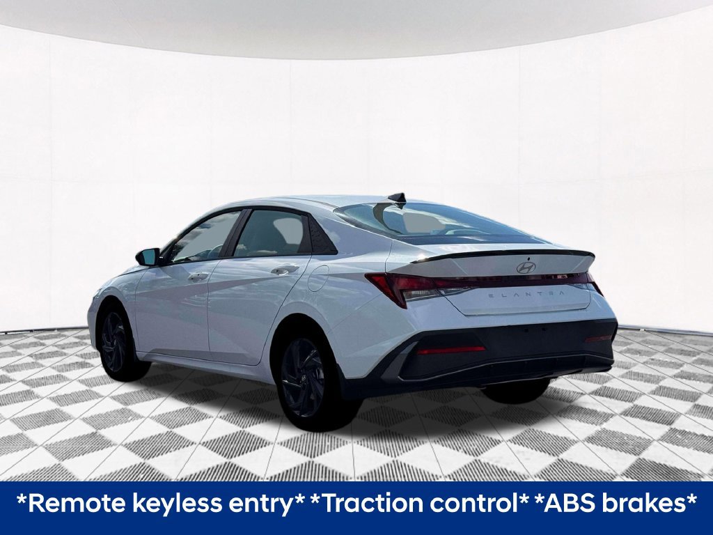 Used 2026 Hyundai Elantra Sport FWD image 7