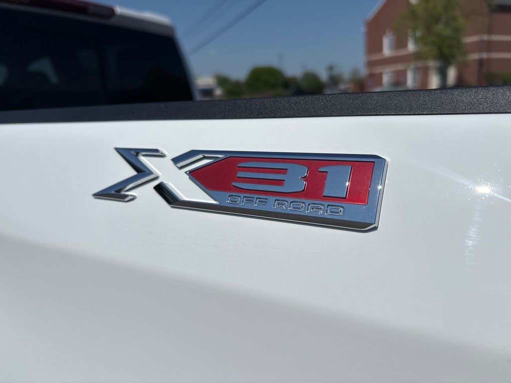 New 2026 GMC Sierra 1500 SLT w/ SLT Premium Plus Package AWD/4WD image 11