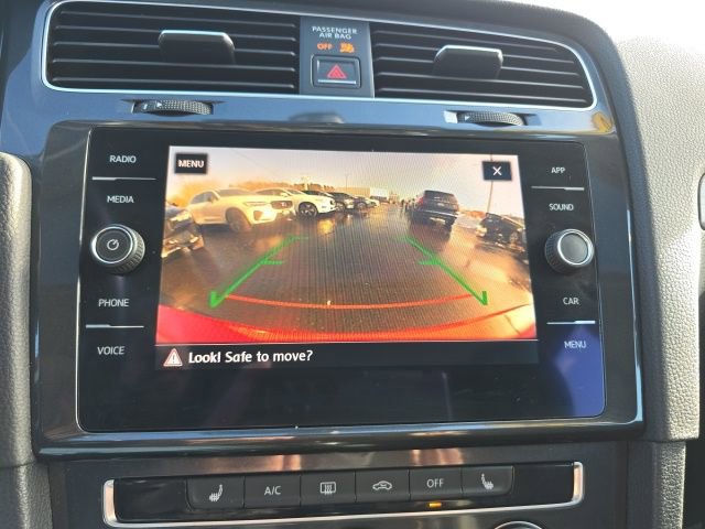 Used 2018 Volkswagen Golf SE image 35