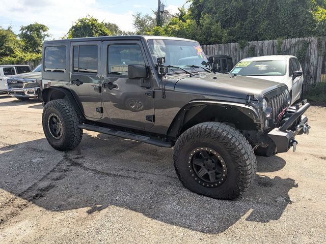 Used 2017 Jeep Wrangler Unlimited Rubicon w/ Connectivity Group AWD/4WD image 2
