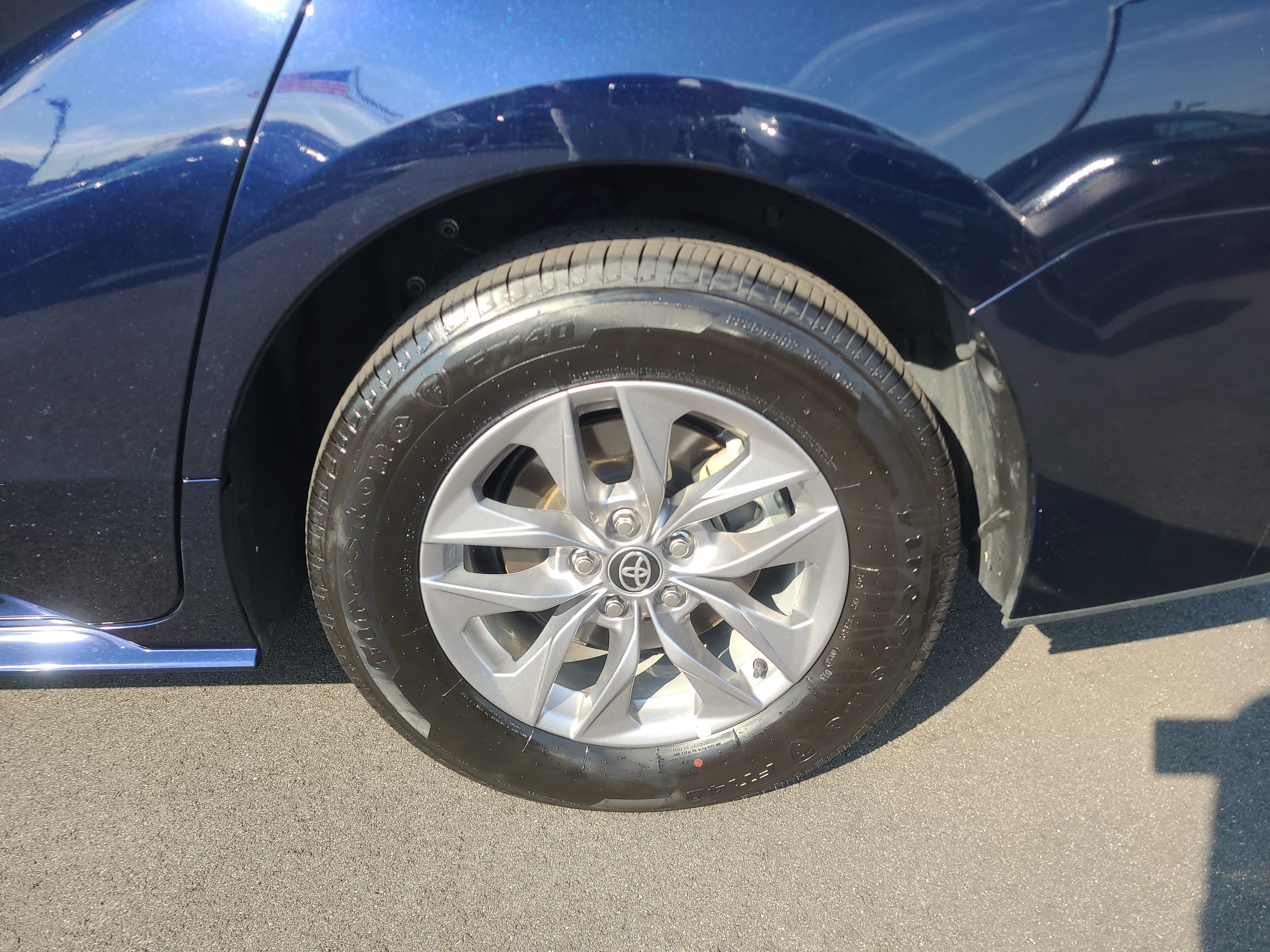 Certified 2026 Toyota Sienna XLE FWD image 10