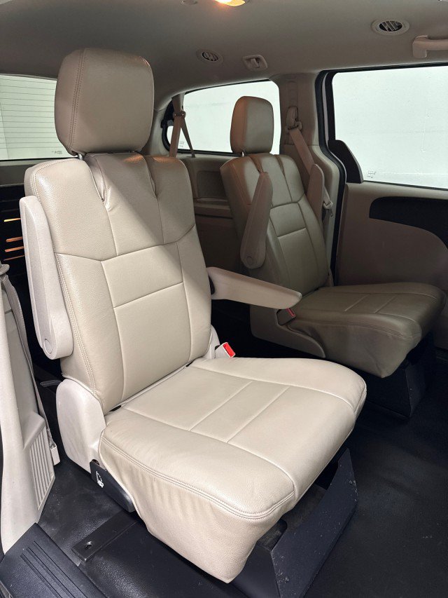 Used 2016 Dodge Grand Caravan SXT FWD image 31