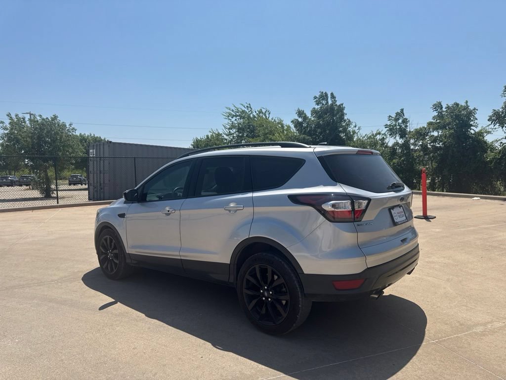 Used 2017 Ford Escape Titanium FWD image 3