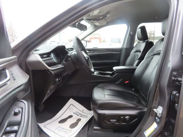 Used 2023 Jeep Grand Cherokee L Limited AWD/4WD image 18
