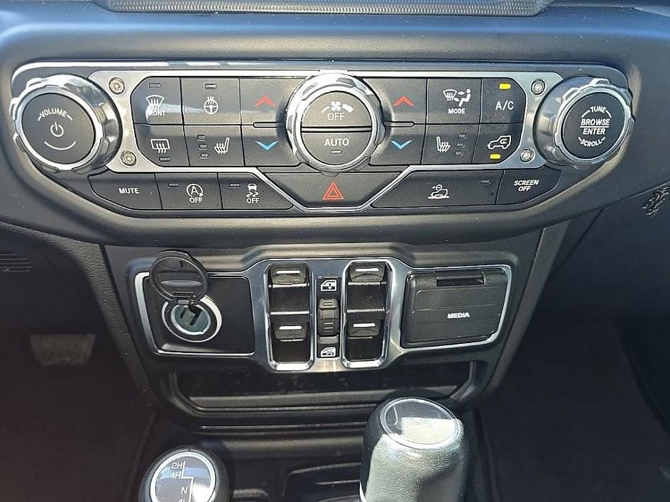 Used 2022 Jeep Wrangler Unlimited Sahara w/ Dual Top Group image 21