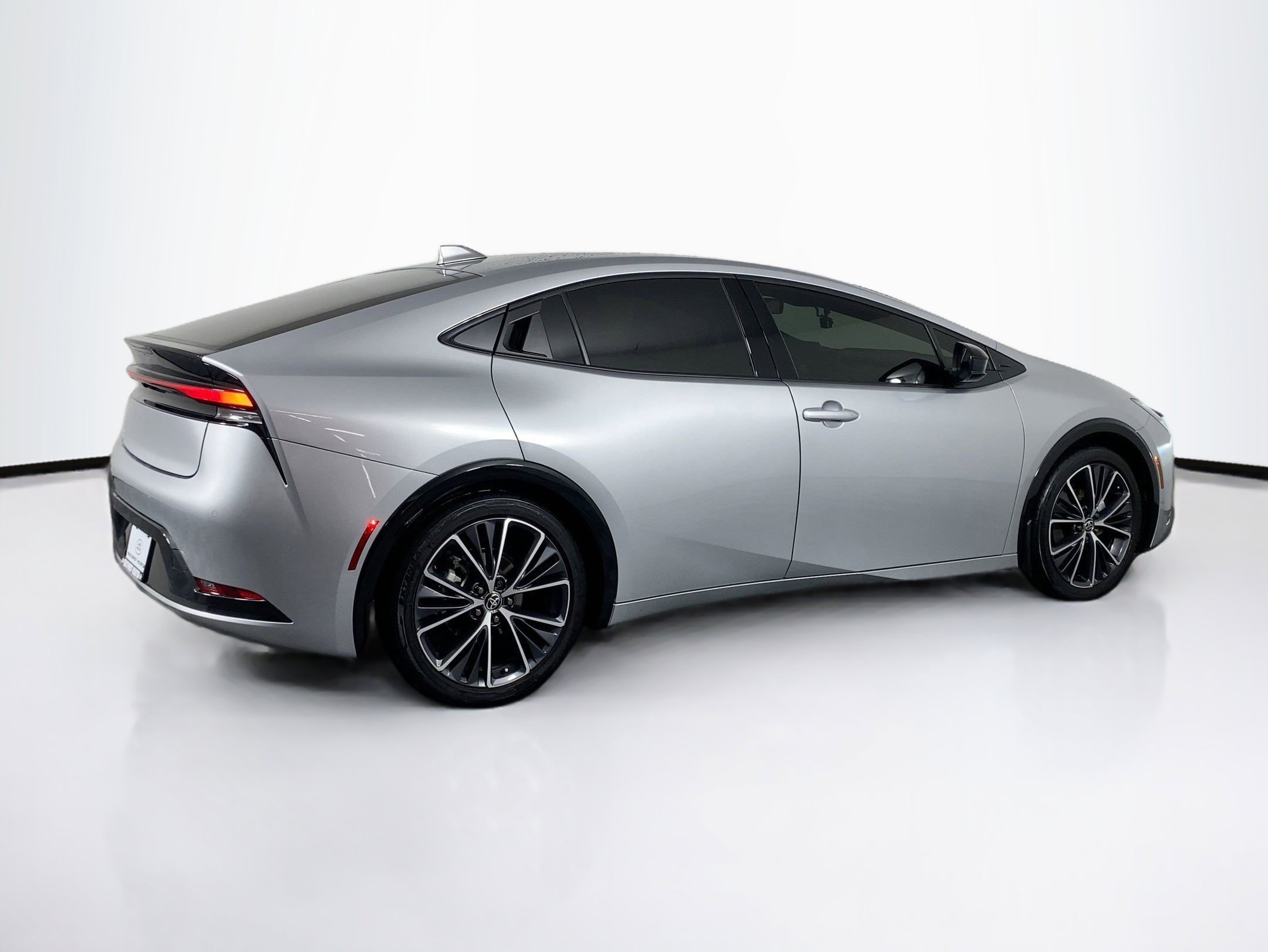 Used 2025 Toyota Prius XLE image 9