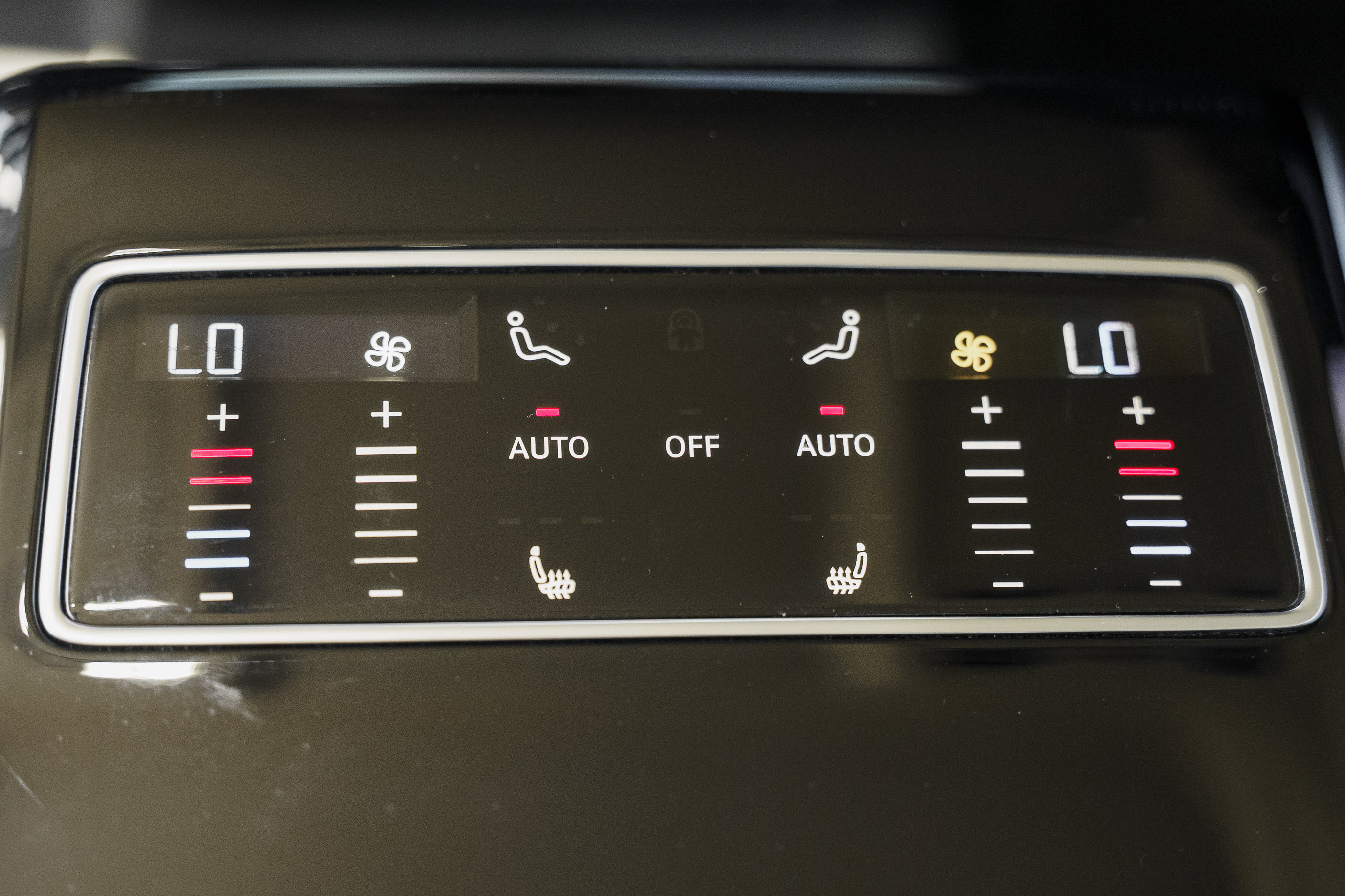 Used 2022 Audi S8 AWD/4WD image 26