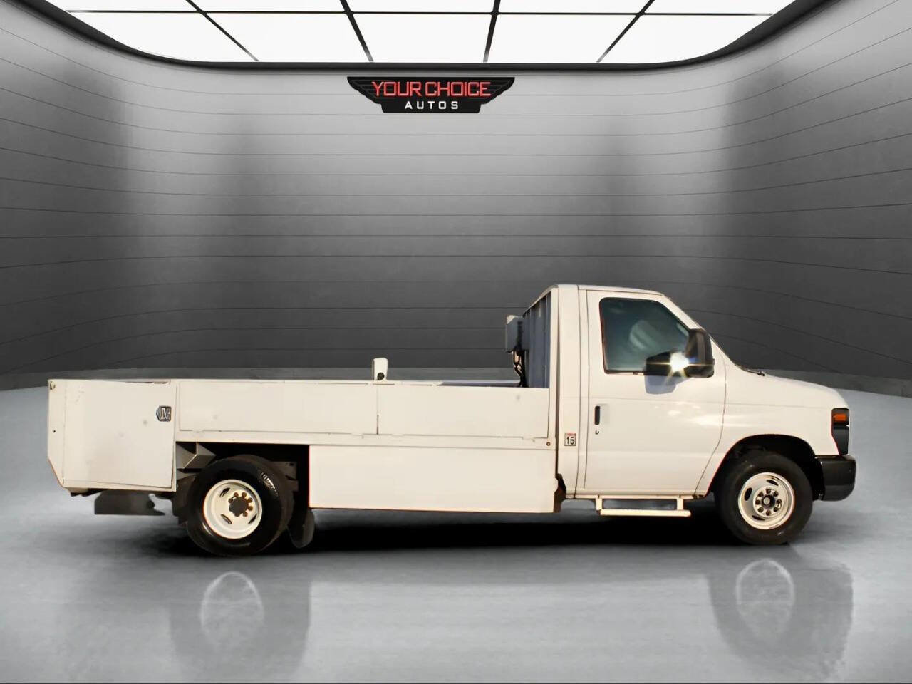 Used 2011 Ford E-450 and Econoline 450 Super Duty image 4