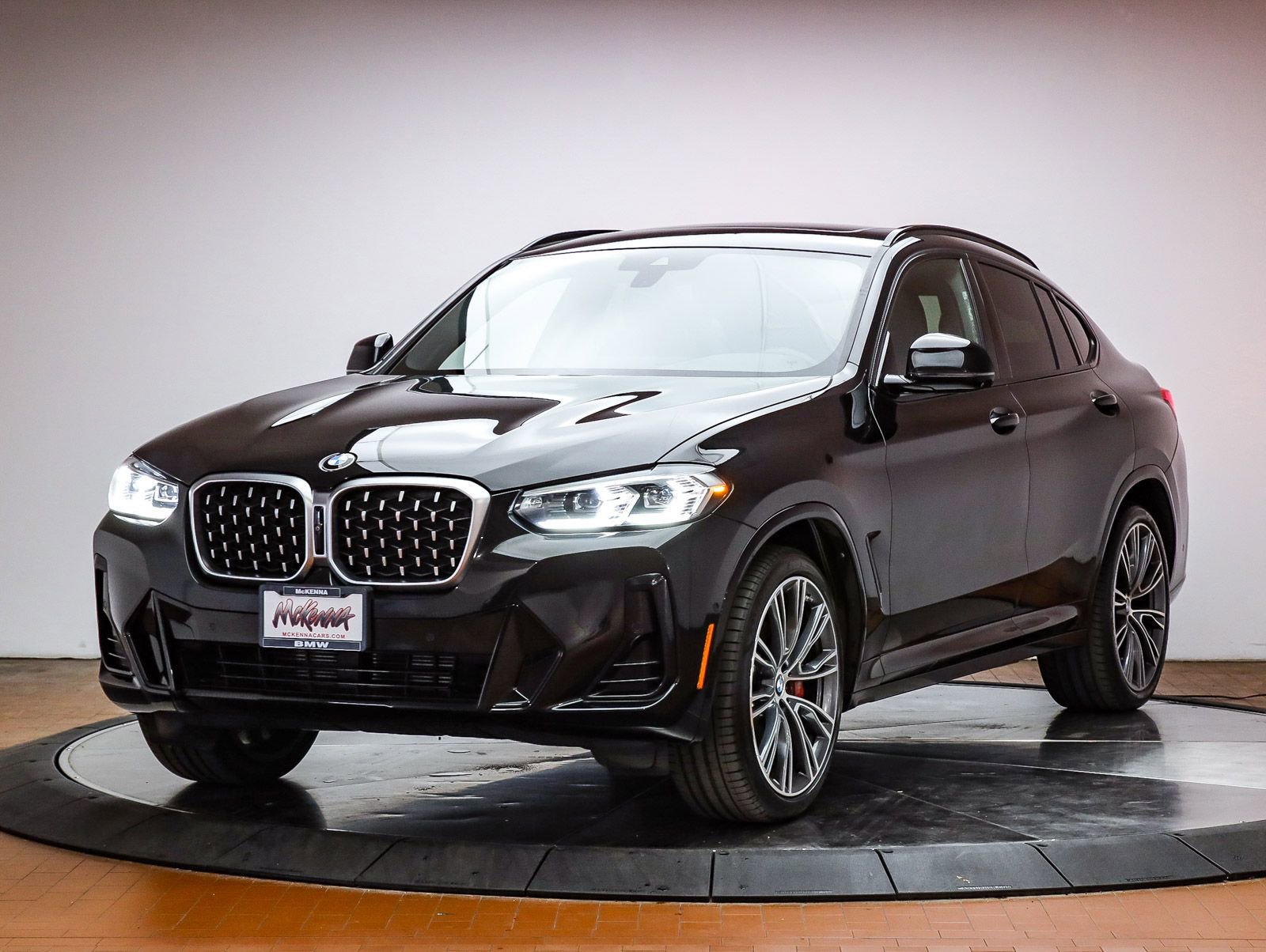 Used 2022 BMW X4 xDrive30i w/ M Sport Package 2