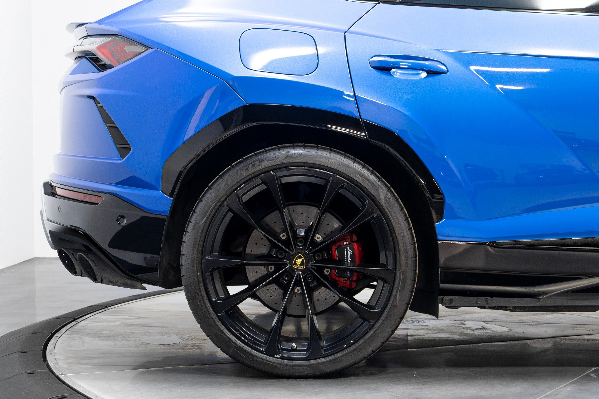 Used 2019 Lamborghini Urus image 17