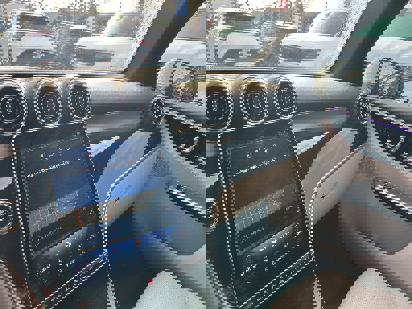 Used 2025 Mercedes-Benz GLC 350e 4MATIC image 38